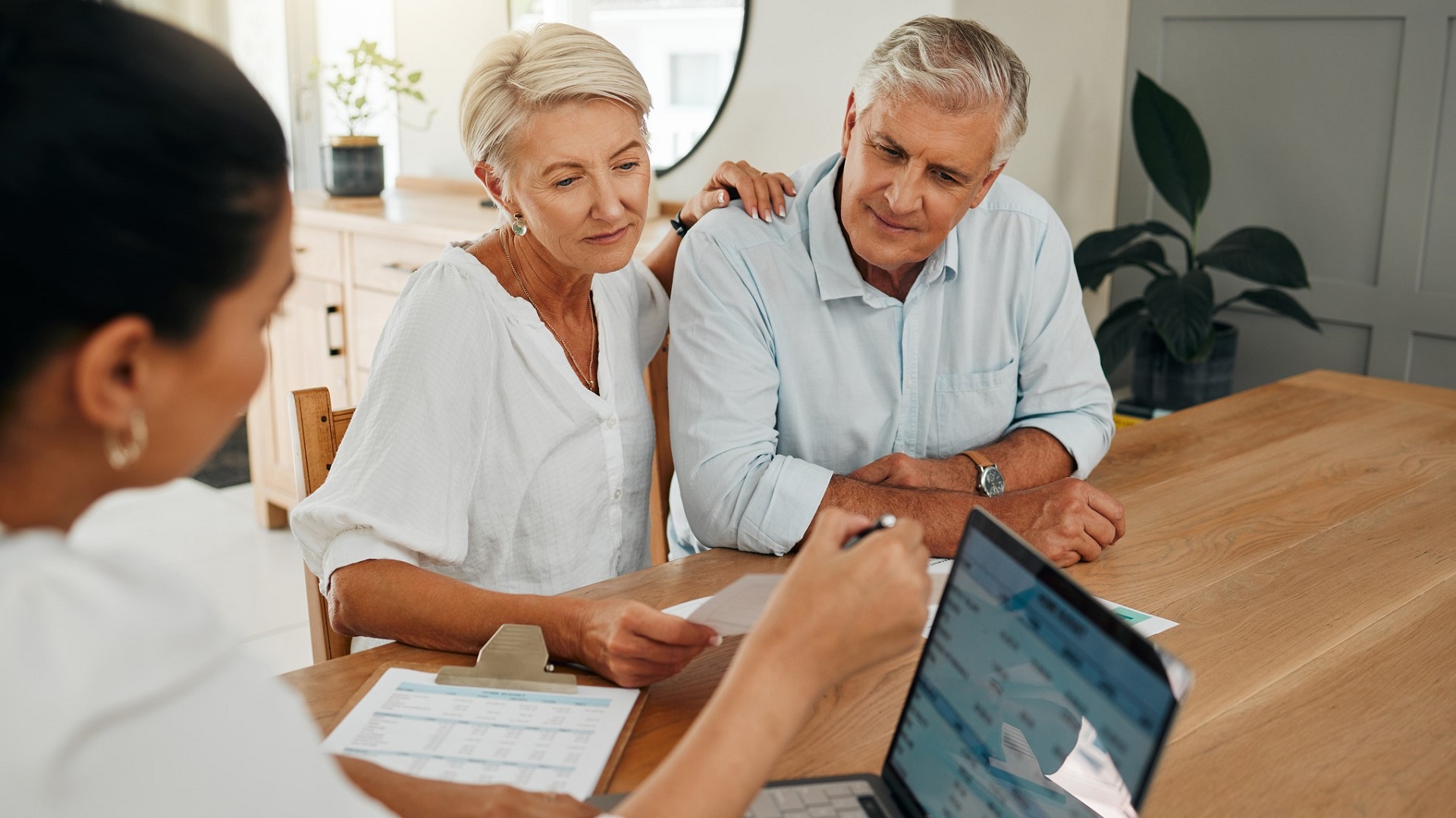 Retire Smart: How to Select the Perfect Financial Advisor for Your Golden Years