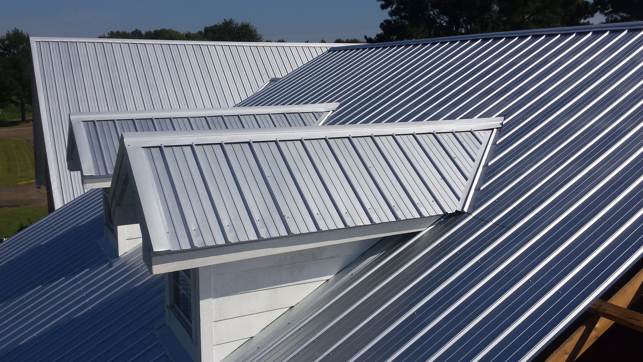 Metal Roofing Guide: Benefits, Costs, Types & Installation Tips