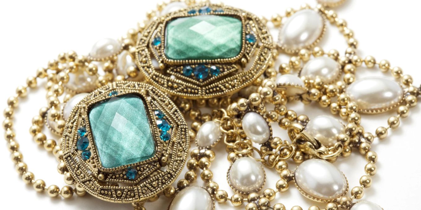 Nachhaltiger Schmuck: Umweltbewusst kaufen, tragen und neu interpretieren