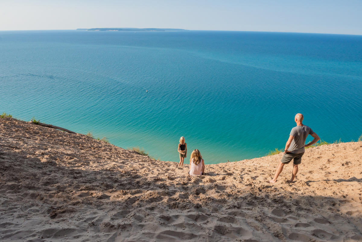 Romantic Train Journeys from Detroit to Traverse City: Scenic Routes & Curated Packages