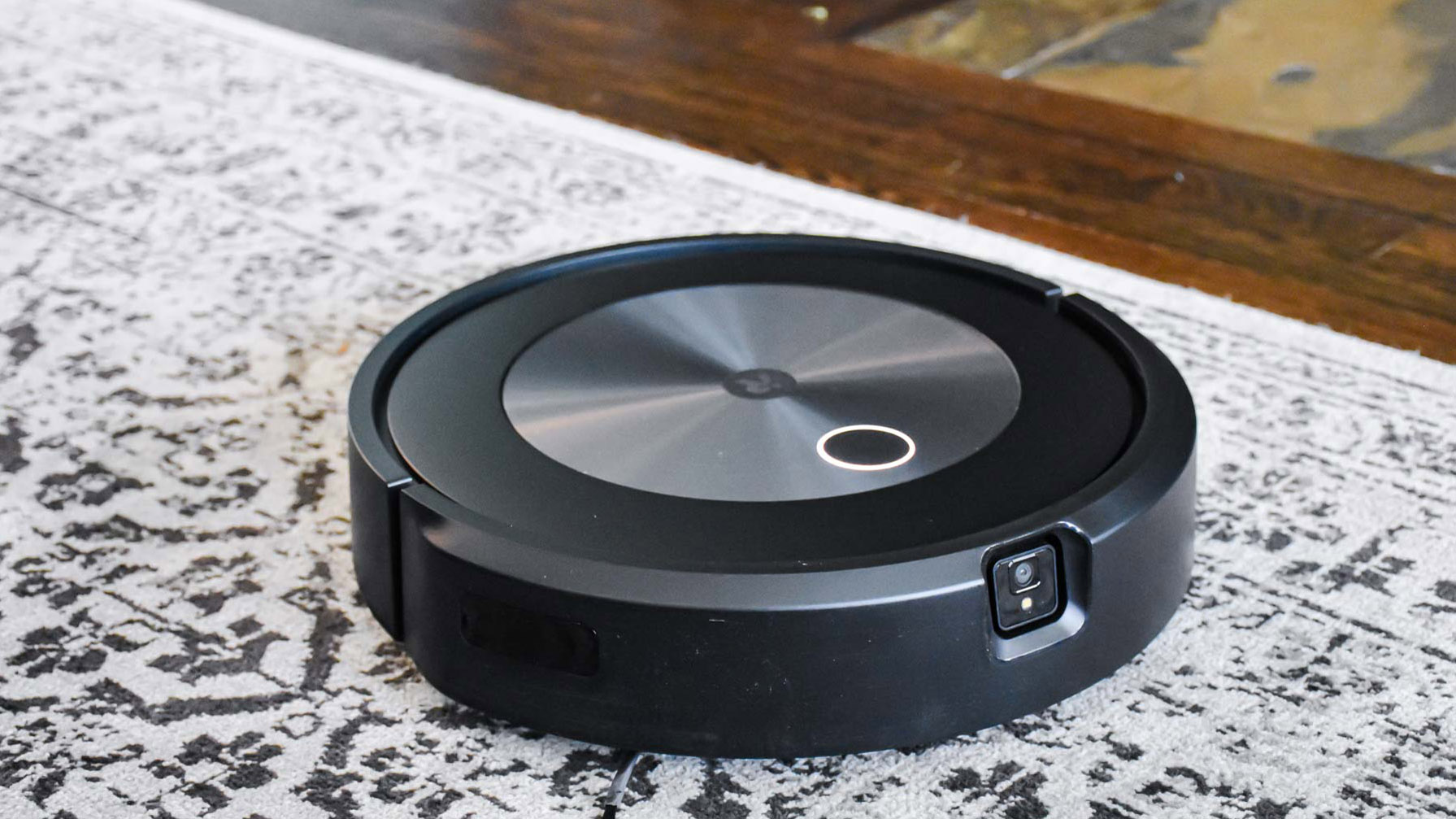 Smart Cleaning Technology: AI Vacuums, Eco-Friendly Products & Buying Tips