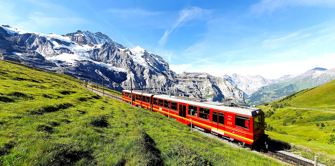 Scenic Rail Journeys Across America: Comfort, Adventure & Hidden Gems