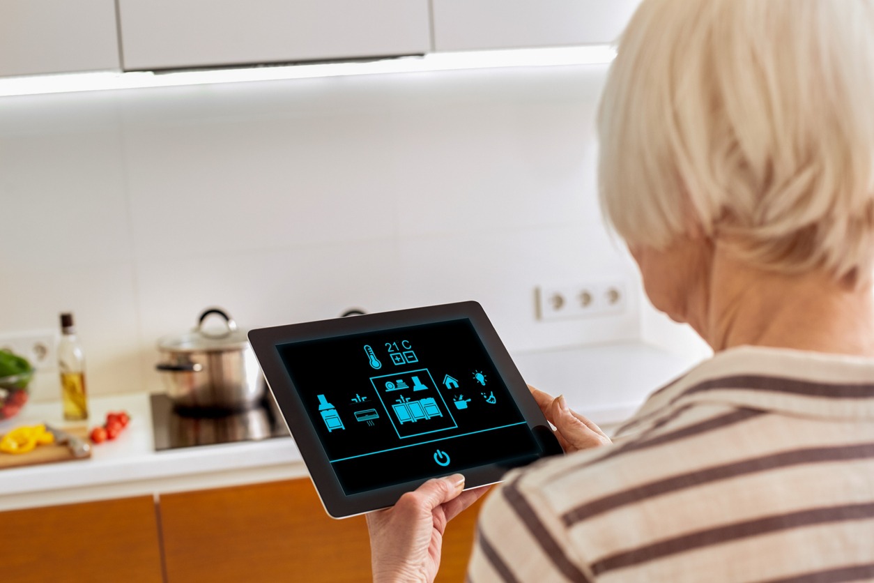 Smart Devices Redefining Senior Independence: A Guide to Aging in Place Technology