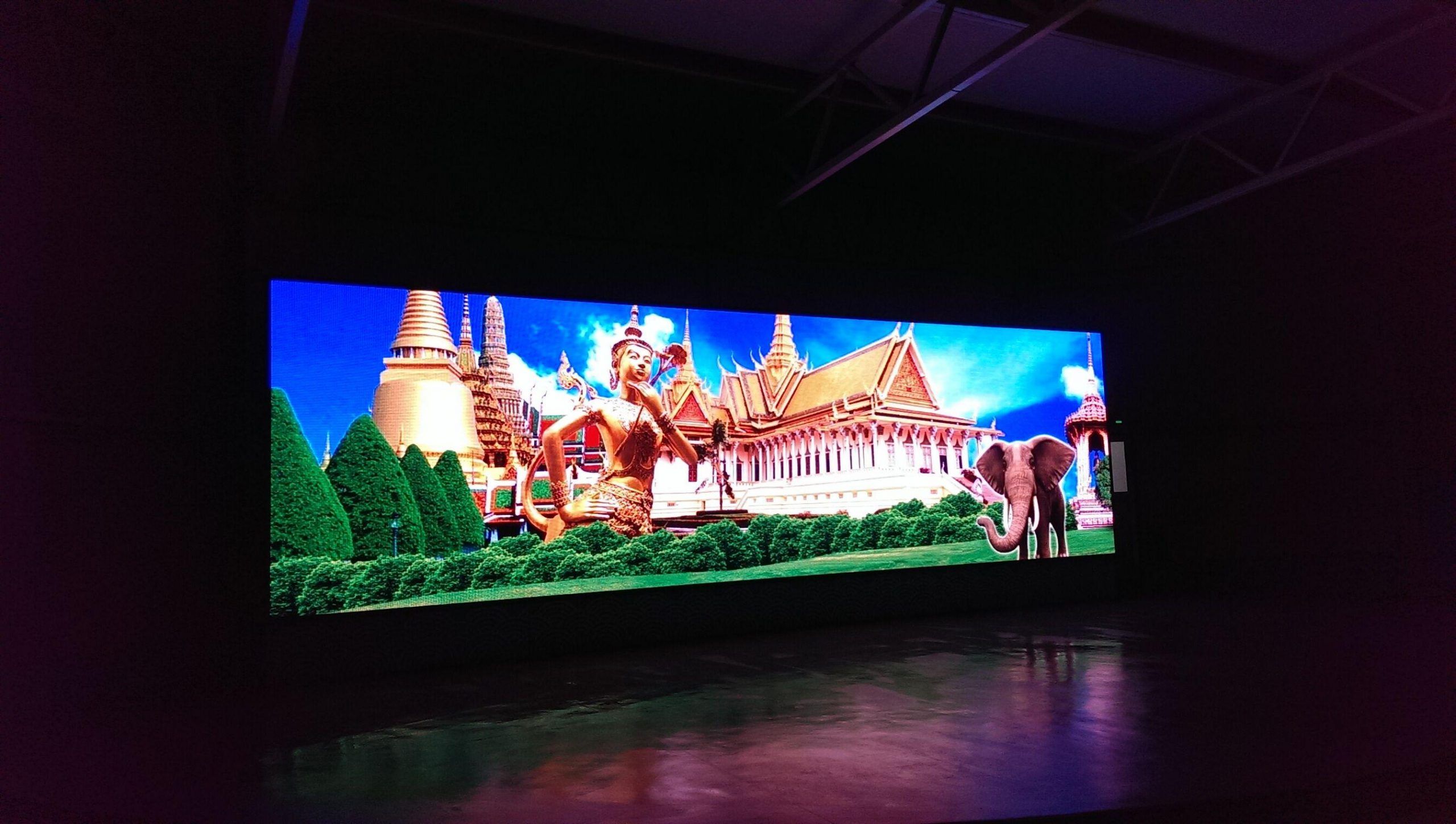 จอ LED กลางแจ้งเปลี่ยนโฉมเมือง: สีสัน ความทนทาน และการเลือกใช้ที่ชาญฉลาด