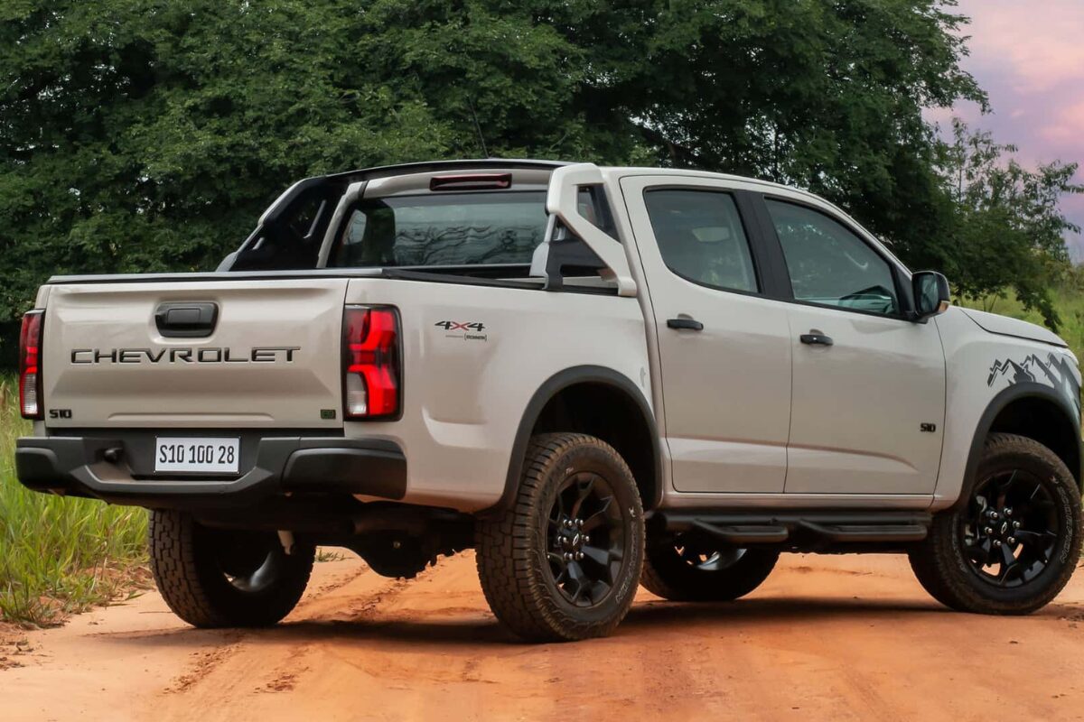 Caminhonetes no Brasil: Sustentabilidade, Comparativo Ranger vs Hilux e Guia de Usadas