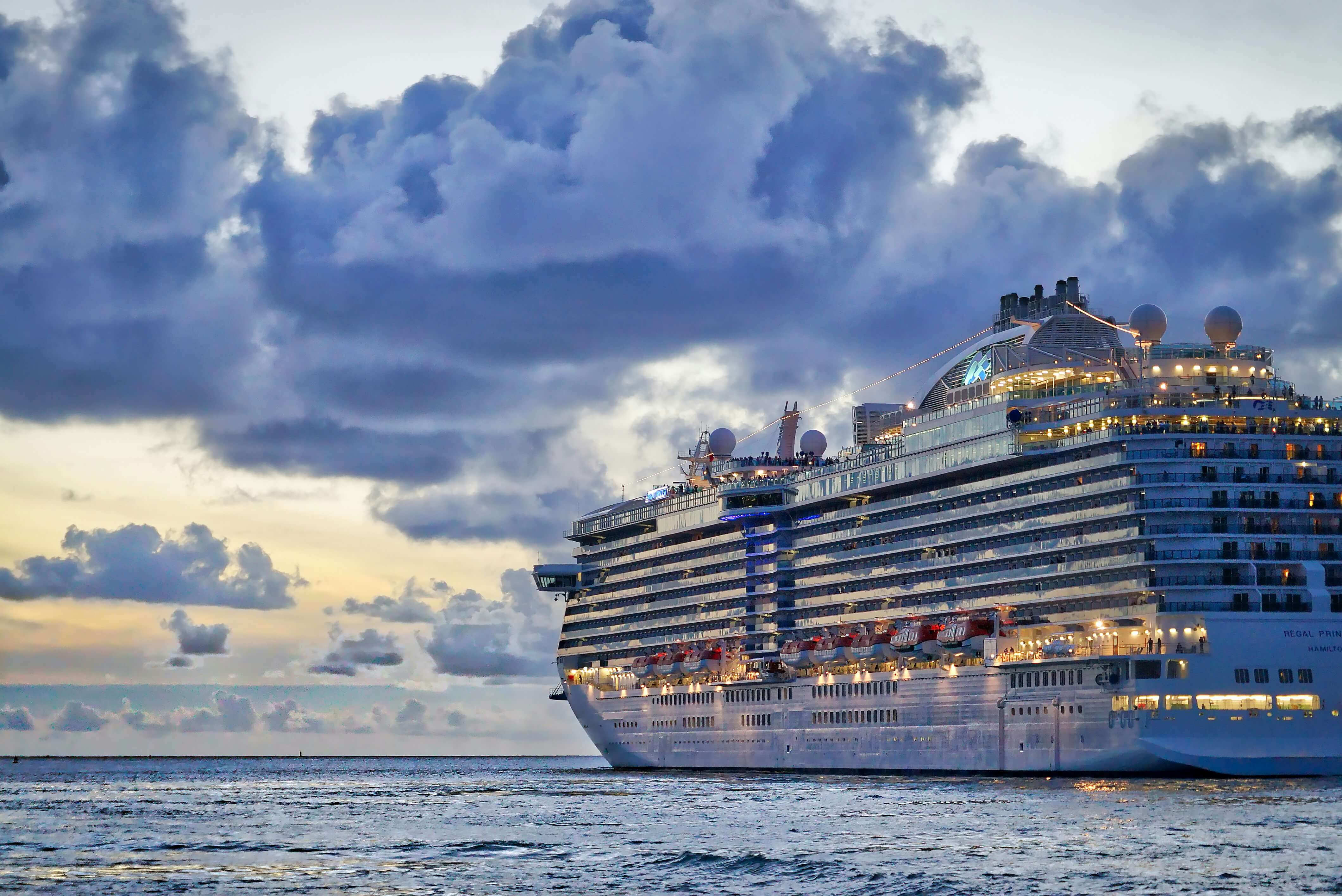 Top Winter Cruises 2025: Tropical Escapes & Arctic Adventures – Best Deals & Solo Travel Tips