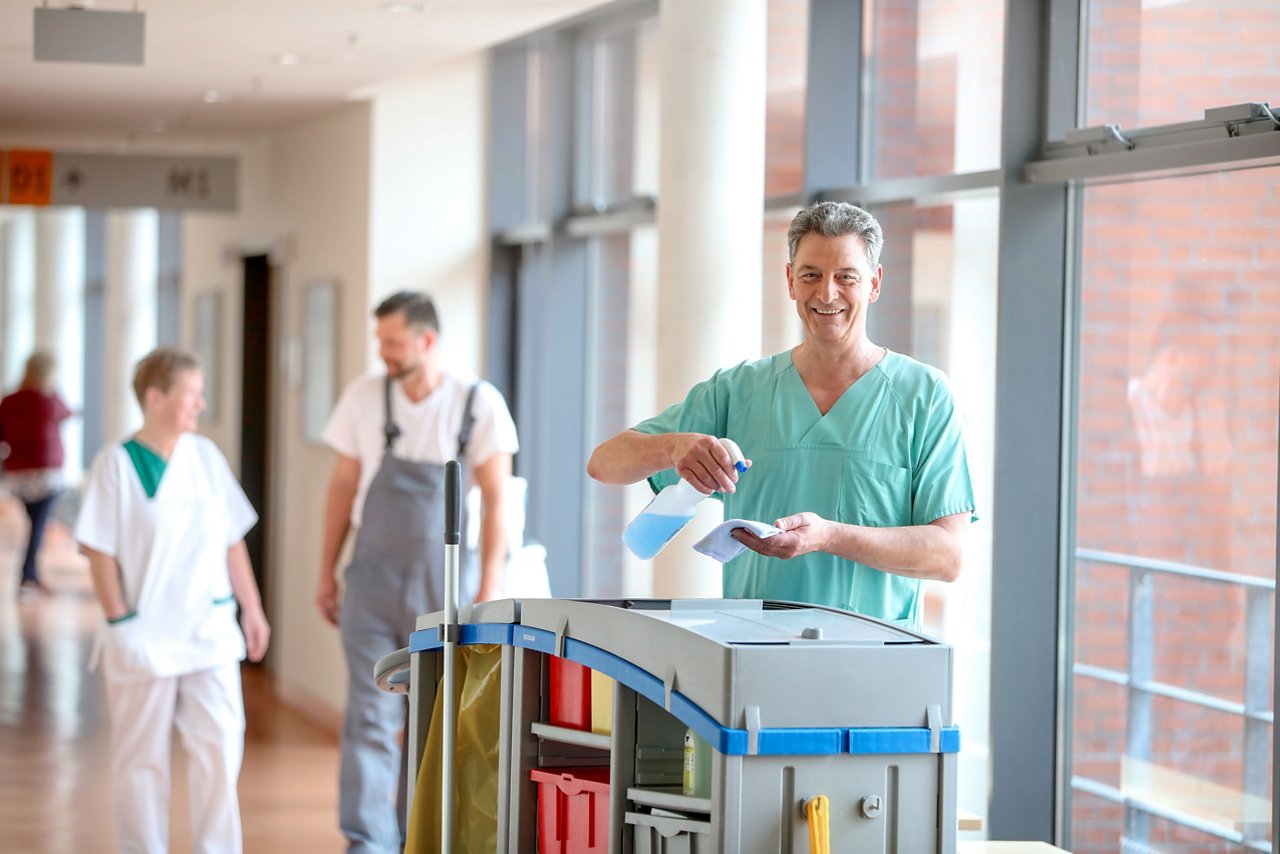 Krankenhausreinigung als Karrierechance: So starten Sie ohne Ausbildung