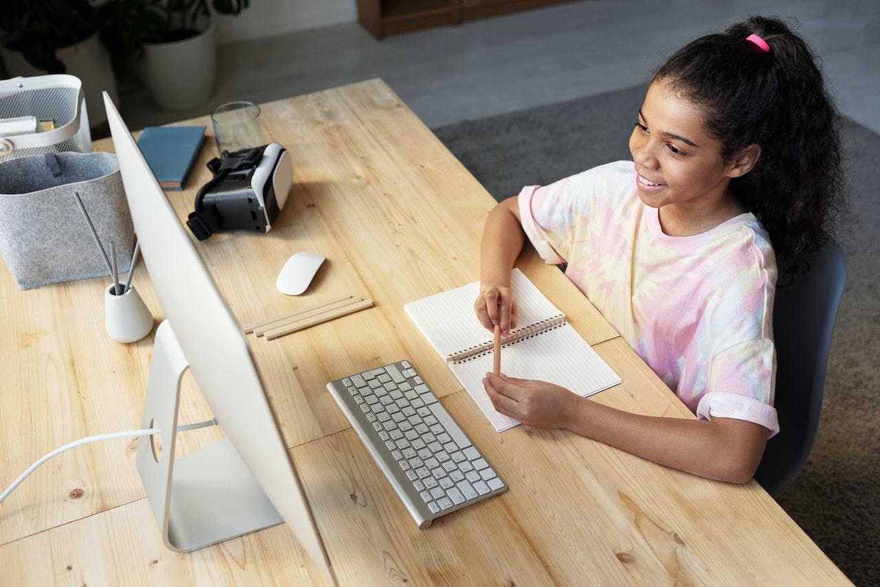 Online Nederlands Leren: Flexibiliteit, Interactie en Praktische Integratie