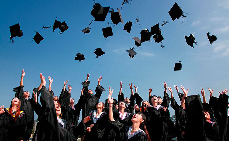 Becas en España 2026: guía completa para mexicanos sobre ayudas, postulación y vida en el país