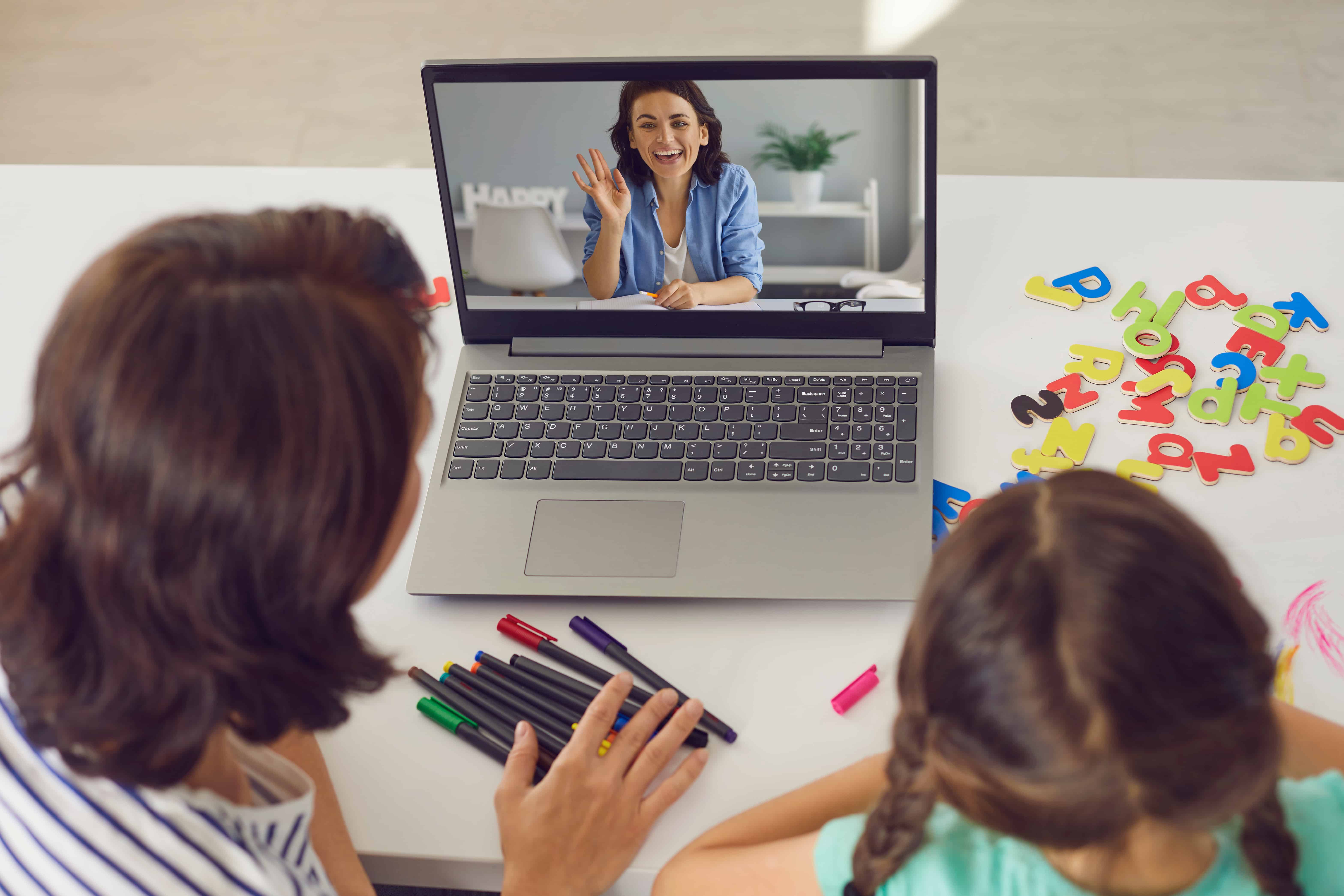 Flexible Online English Courses & 1-on-1 Tutoring – Learn from Home in Canada