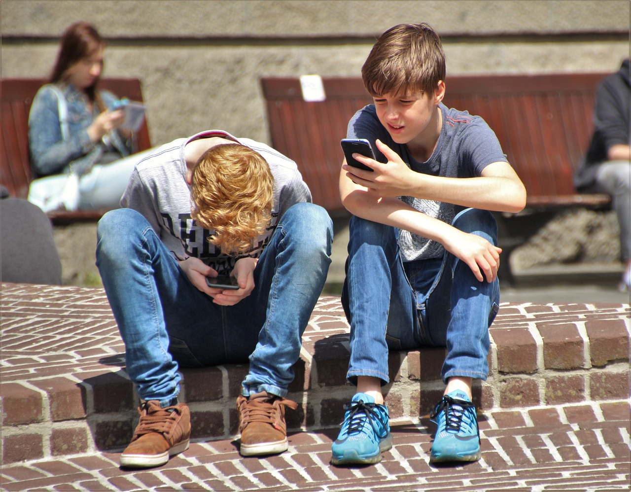 Instagram new rules for teenage accounts: Default privacy settings set to private, notification restrictions tightened, and parental supervision fully enhanced.