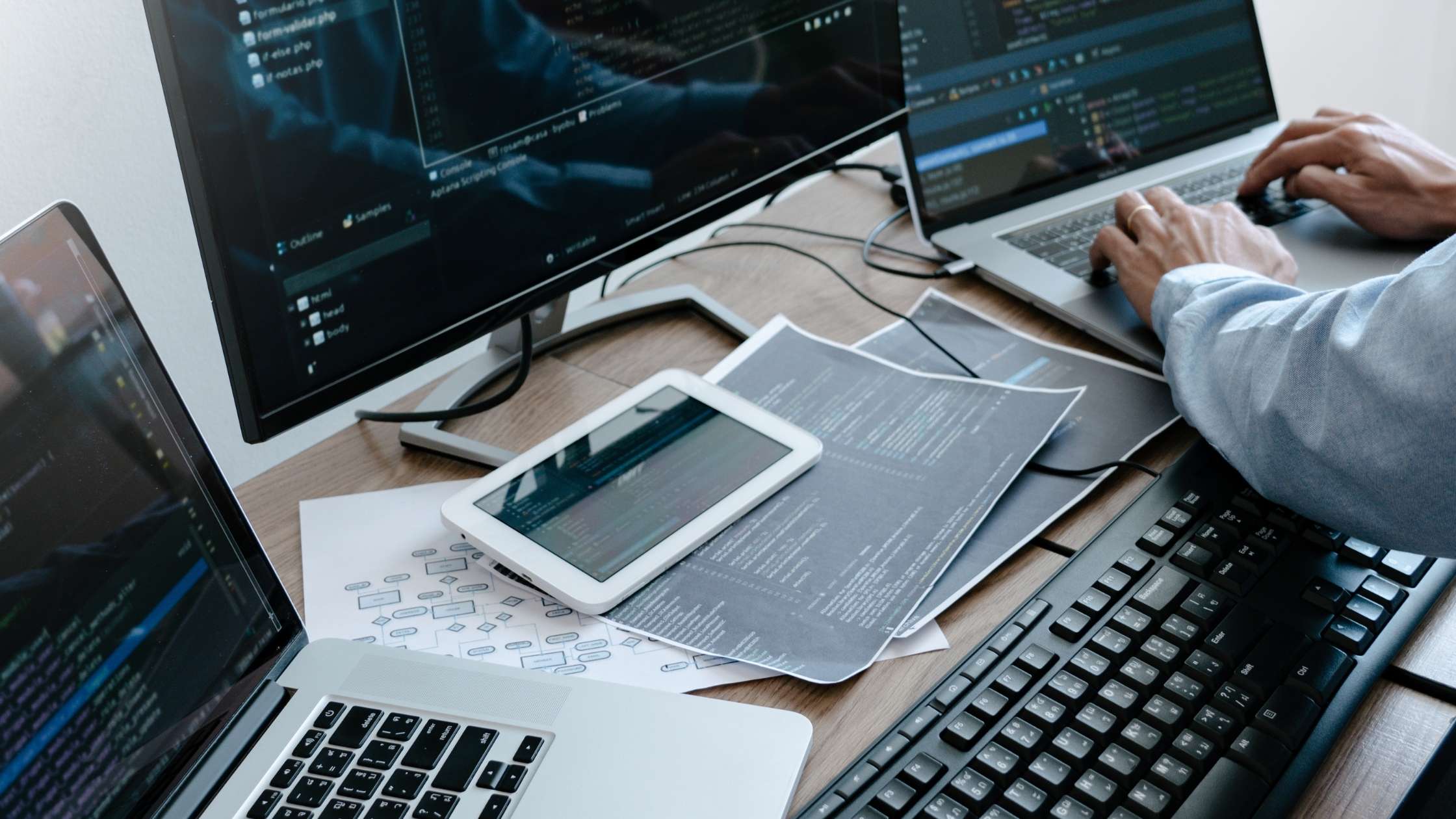 Computer Monitoring Software 2025: Features, Benefits, Tools & Guide