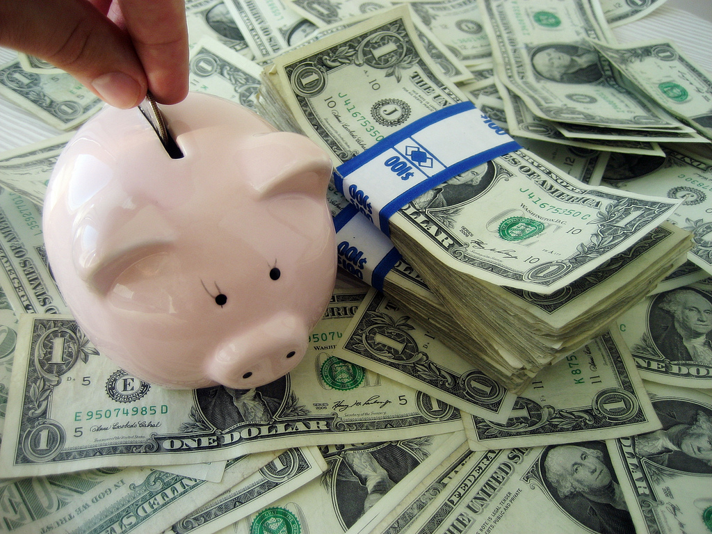 Top Senior Bank Accounts: Low Fees, High Interest & Perks