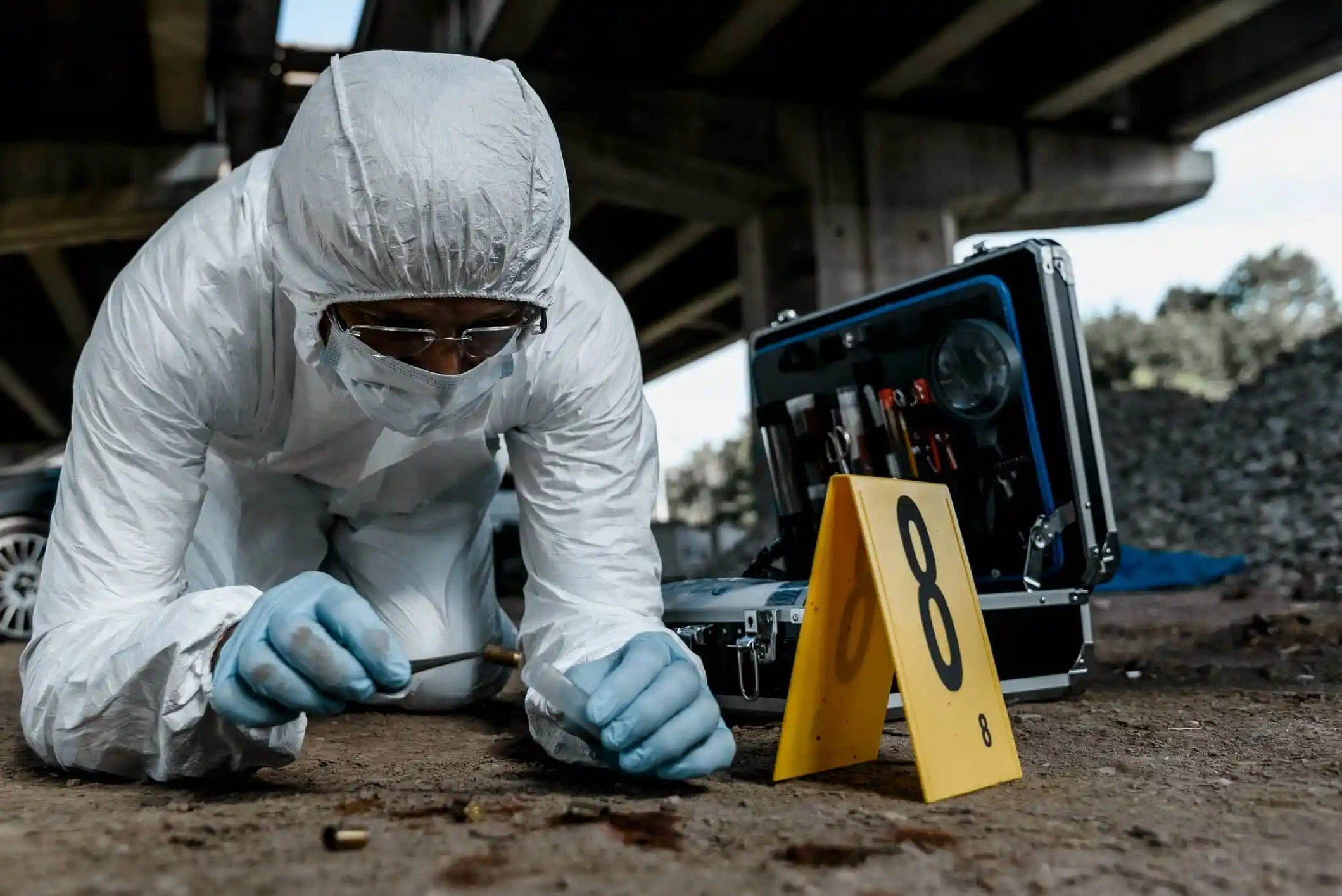 Modern Forensic Investigation: Blending Physical and Digital Evidence for Better Crime Solving