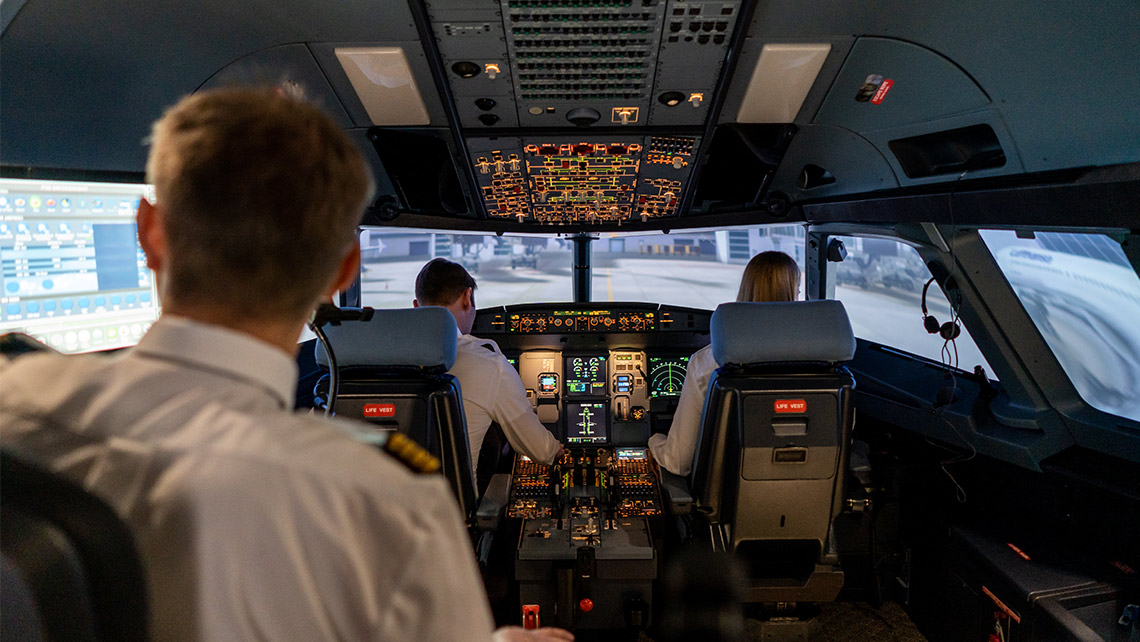 Aviation Training Guide: From Pilot to Mechanic – Programs, Schools & Success Tips