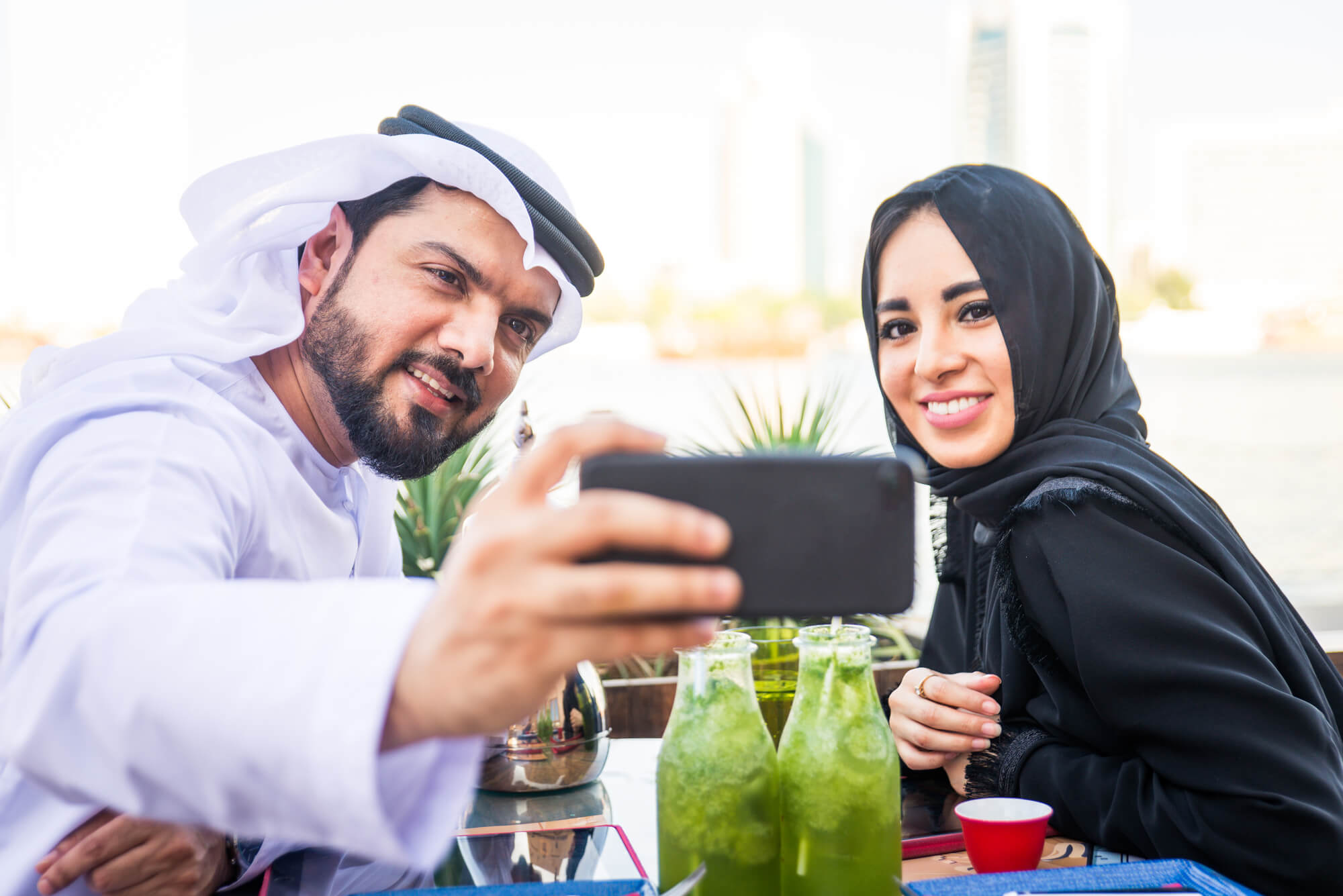 Muslim Dating Guide 2025: Top Platforms, Compatibility Tips & Cultural Insights