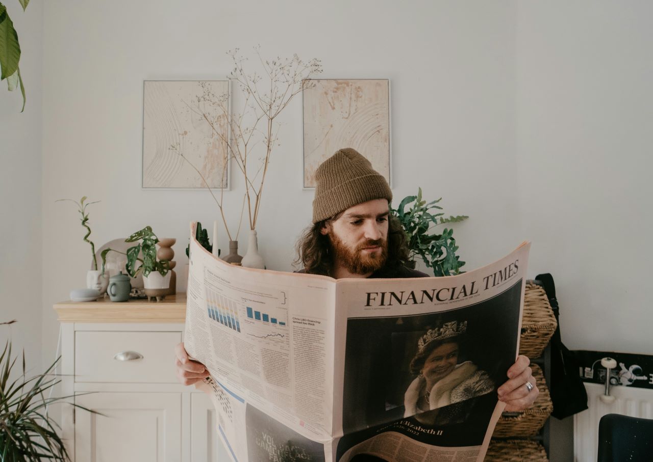 Ethics, Accuracy, and Investor Education in Financial Journalism