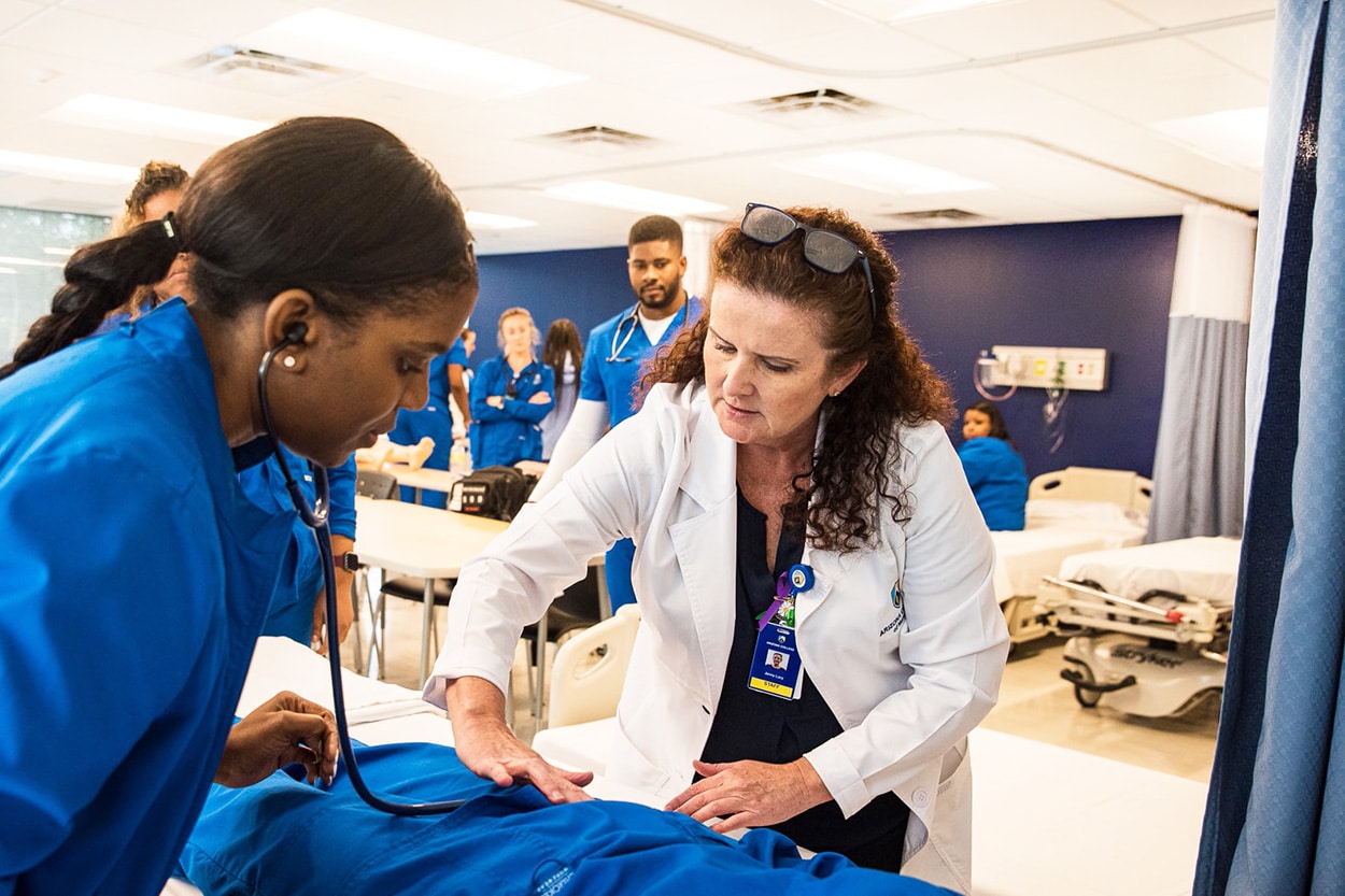 Registered Nurse Career Guide: Pathways, Costs & Key Traits