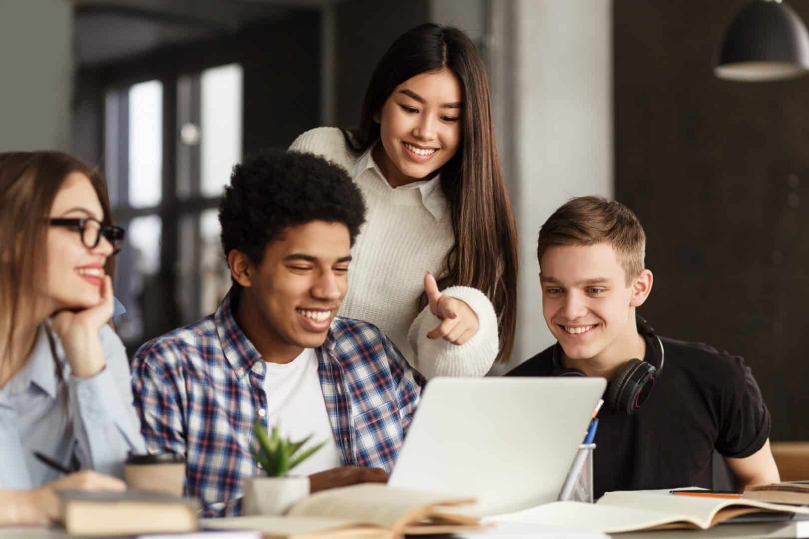 BTS SAM : Formation, Débouchés et Conseils pour Réussir en Gestion d'Entreprise