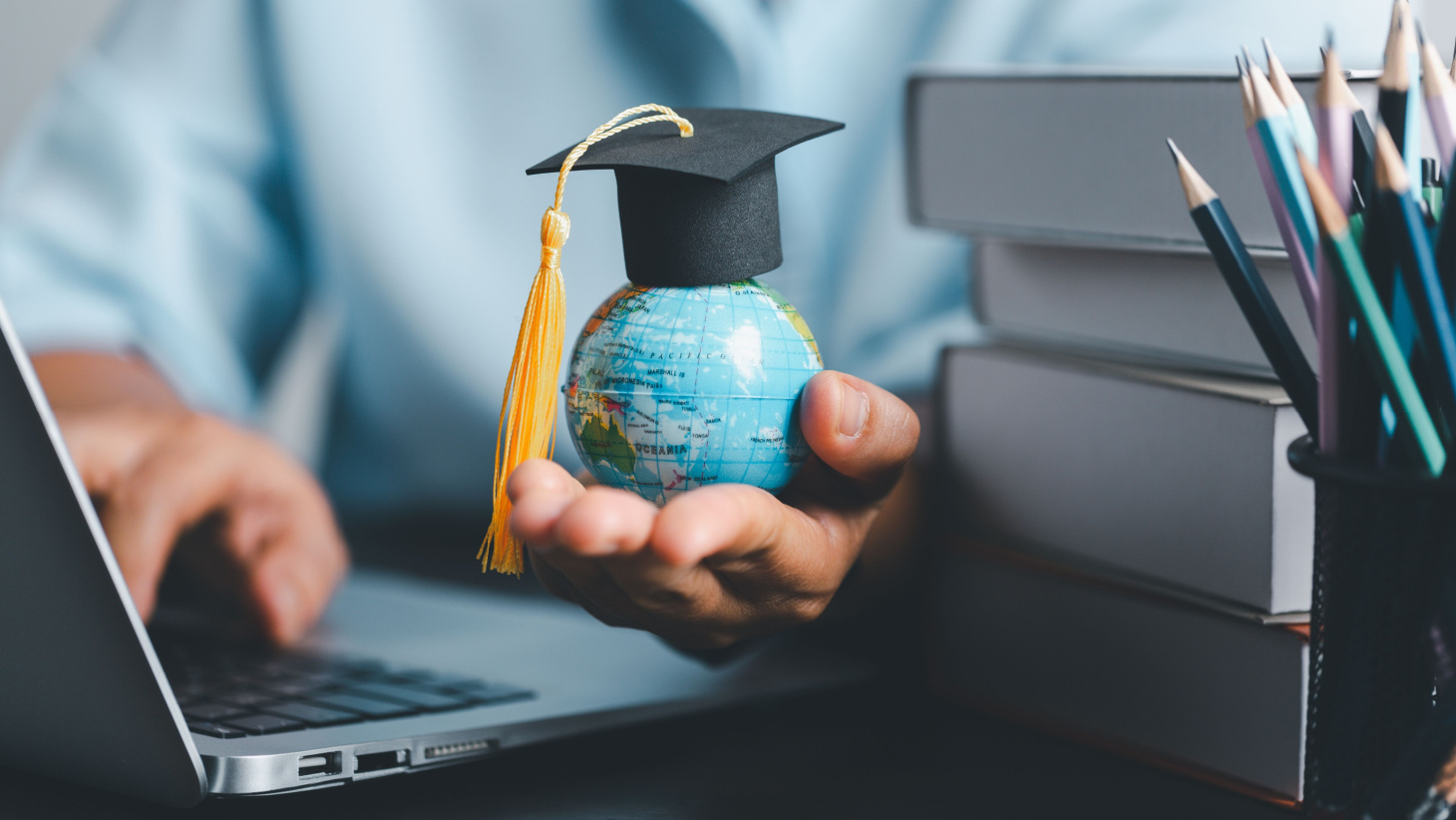 Becas en España 2025: Guía Completa de Ayudas Universitarias y Movilidad