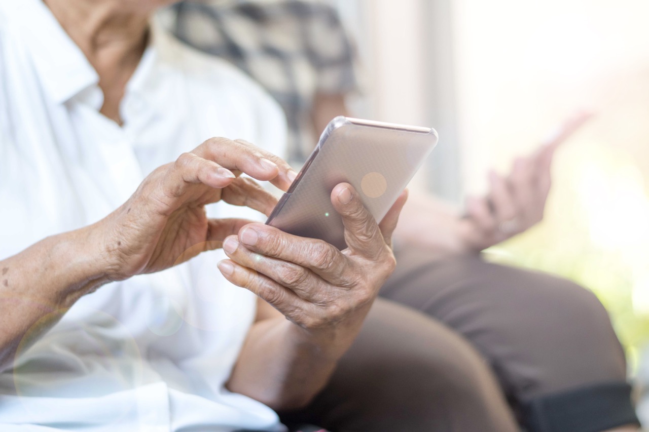 Lifeline Services & Medical Alert Systems: Safety, Connectivity & Independence for Seniors