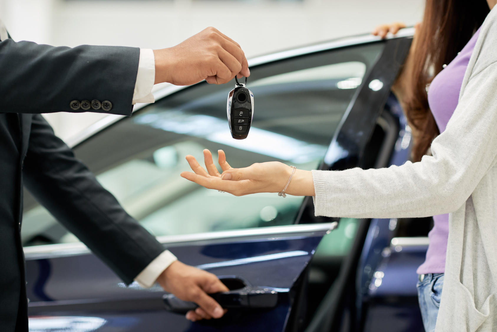 Complete Car Buying Guide: Tips for Choosing New or Used, Budgeting, and Negotiating